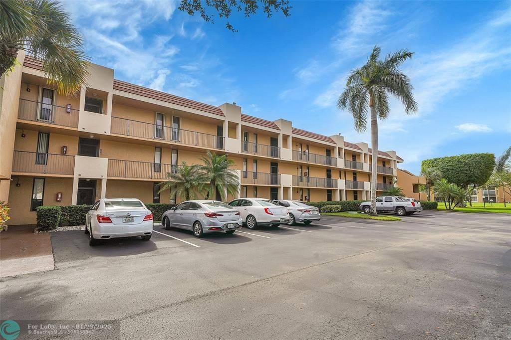 Pompano Beach, FL 33063,5801 Coral Lake Dr  #101