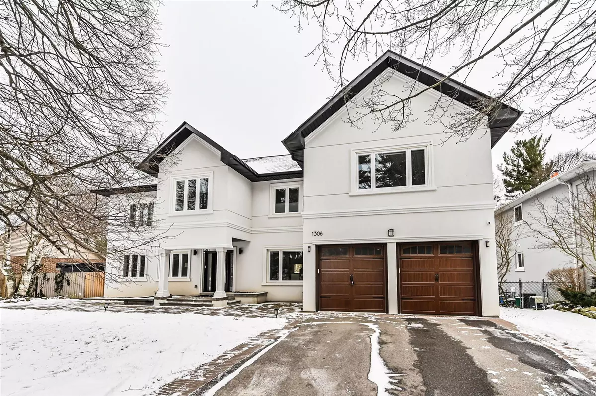 Oakville, ON L6J 2N8,1306 Amber CRES