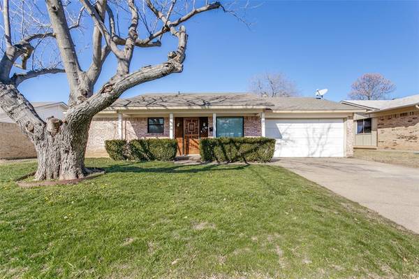 331 Ridgeway Circle, Lewisville, TX 75067