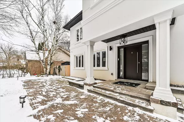 Oakville, ON L6J 2N8,1306 Amber CRES