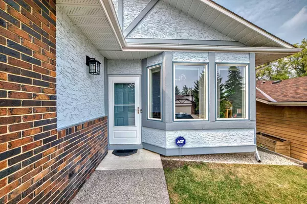 Calgary, AB T3K 3B1,23 Sanderling Rise NW