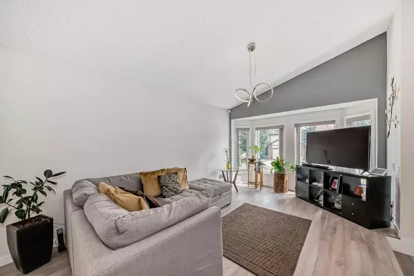 Calgary, AB T3K 3B1,23 Sanderling Rise NW