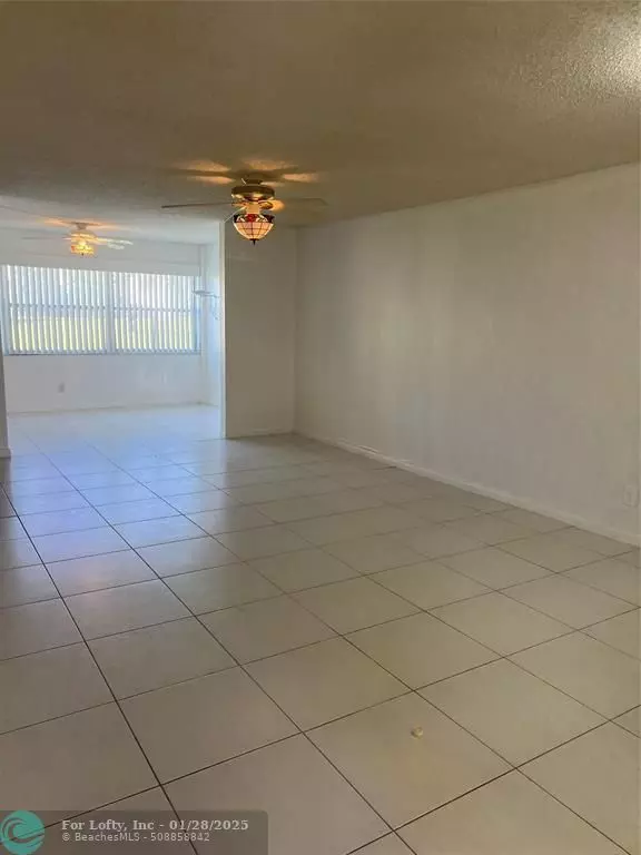 Sunrise, FL 33322,9721 Sunrise Lakes Blvd  #106