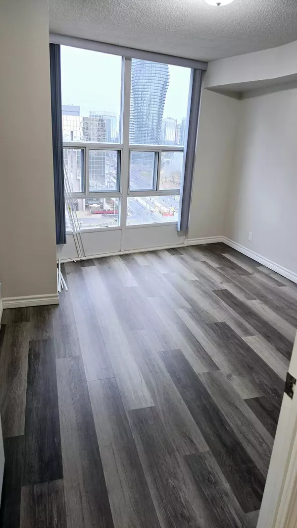 Mississauga, ON L5B 4M1,1 Elm DR W #1108