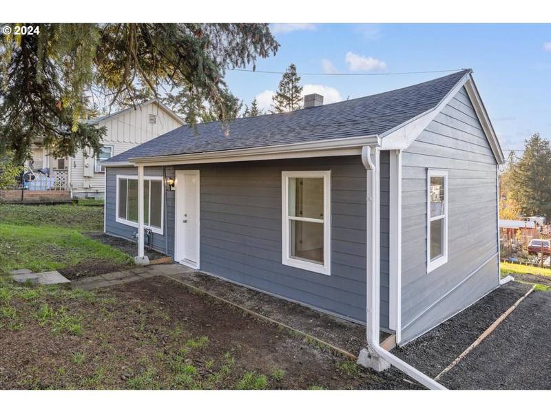 876 NE WALNUT ST, Roseburg, OR 97470