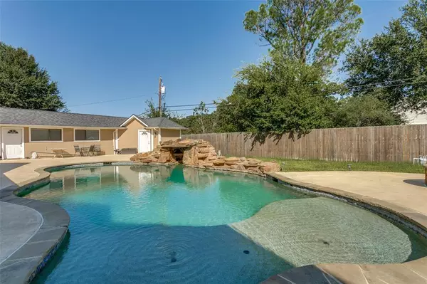 Colleyville, TX 76034,5813 Hunter Trail