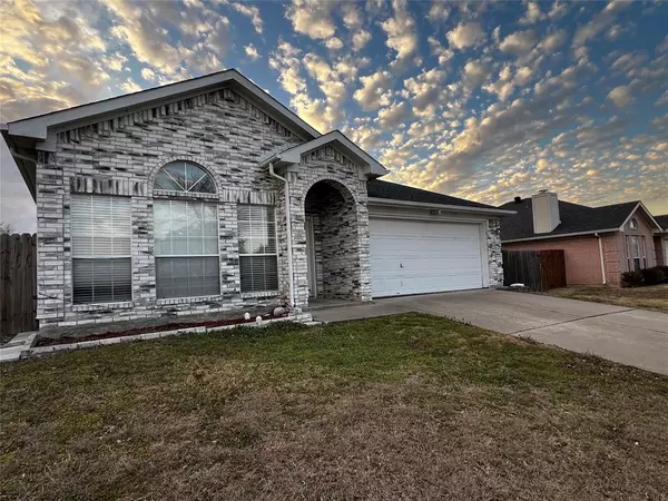 6200 Brook Forest Drive, Arlington, TX 76018