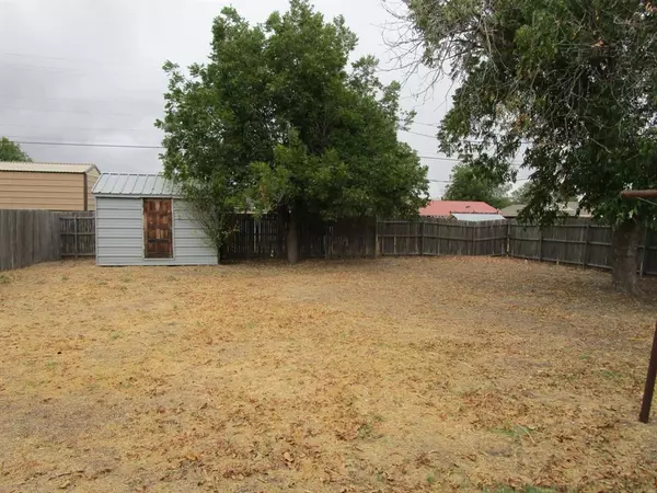 Quanah, TX 79252,406 W 15th Street