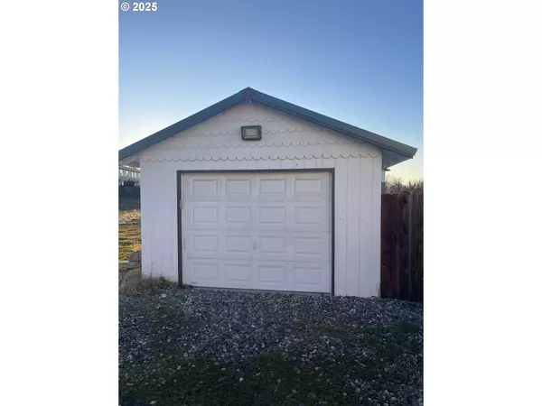 Hermiston, OR 97838,600 SE 7TH ST