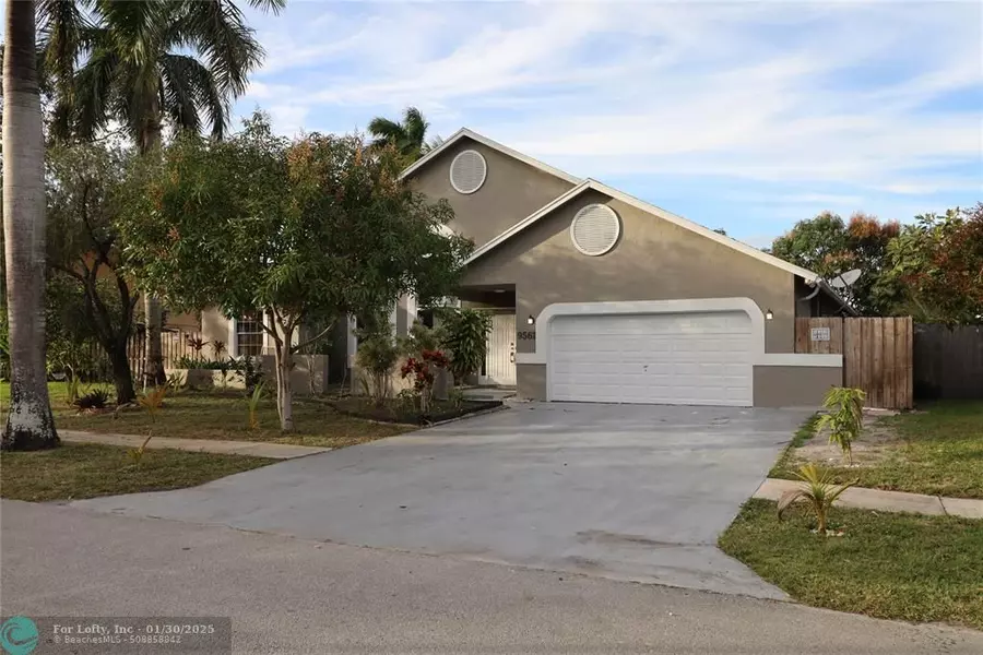 9561 SW 8th St, Pembroke Pines, FL 33025