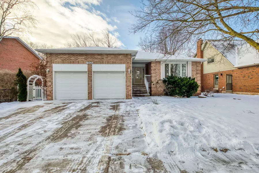 1366 Edgeware RD, Oakville, ON L6H 3C4