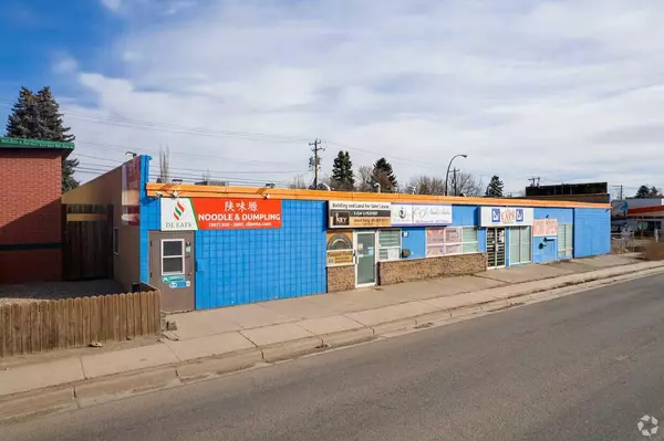 Calgary, AB T2M 0J4,526 16 AVE Northwest