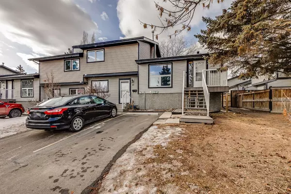 51 Big Hill WAY SE #9, Airdrie, AB T4A 1M7