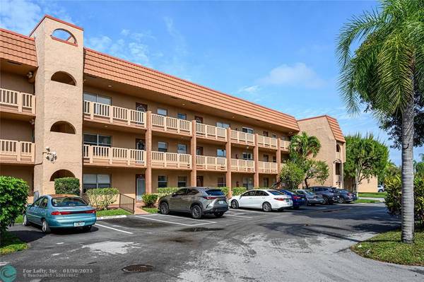 Sunrise, FL 33322,9750 Sunrise Lakes Blvd  #211