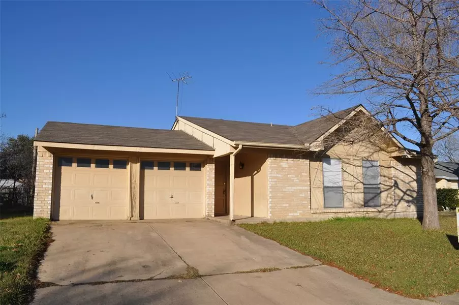 1322 S San Saba Street, Grand Prairie, TX 75052