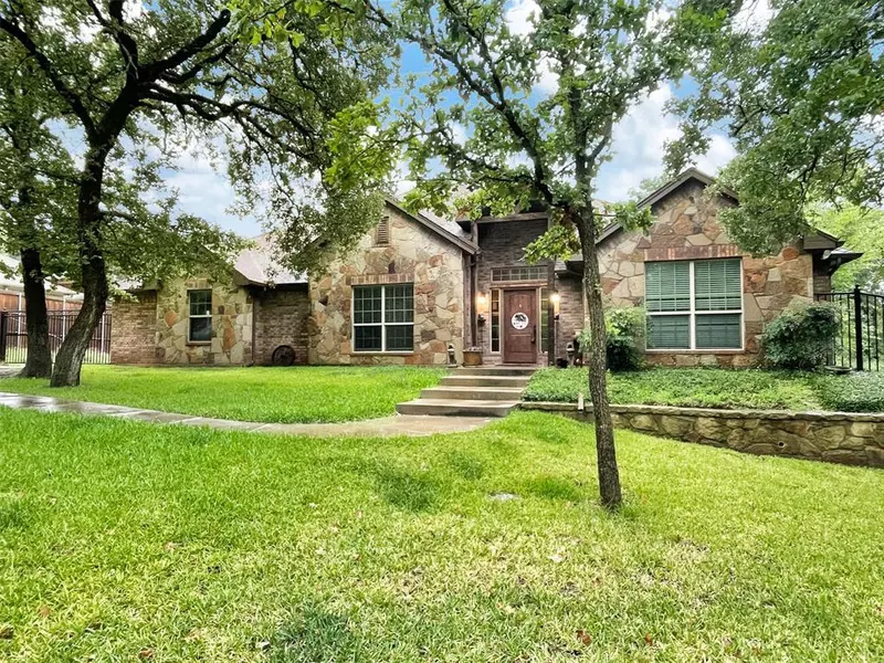 2704 Jackson Crest Street, Burleson, TX 76028