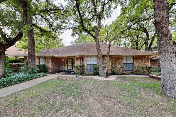 5608 Royal Club Drive,  Arlington,  TX 76017