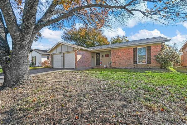 6232 Stardust Drive S,  Watauga,  TX 76148