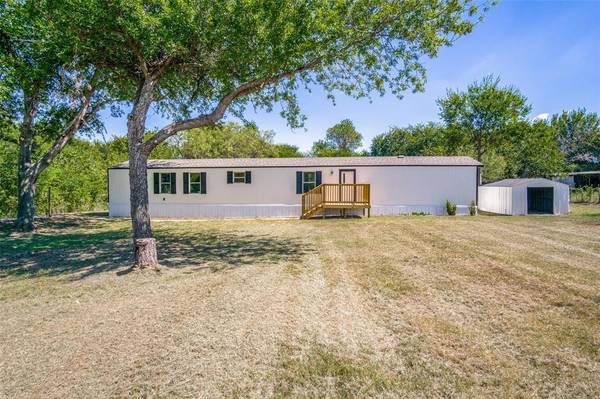 195 Hilltop Meadows Drive, Springtown, TX 76082