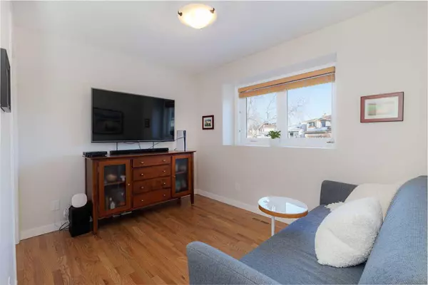 Calgary, AB T2Z 1R6,228 Mckerrell PL SE