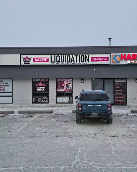 158 Kennedy RD #10, Brampton, ON L6W 3G7