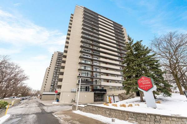 158C McArthur AVE #804, Ottawa, ON K1L 8E7