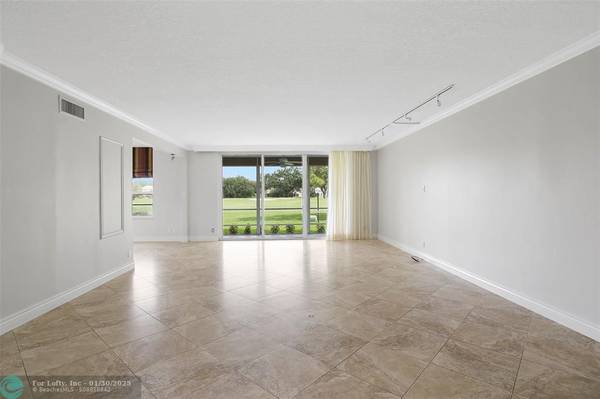 Pompano Beach, FL 33069,3505 Oaks Way  #107