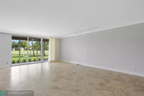 Pompano Beach, FL 33069,3505 Oaks Way  #107