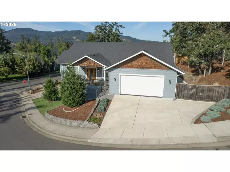 3306 RIVER HEIGHTS DR, Springfield, OR 97477