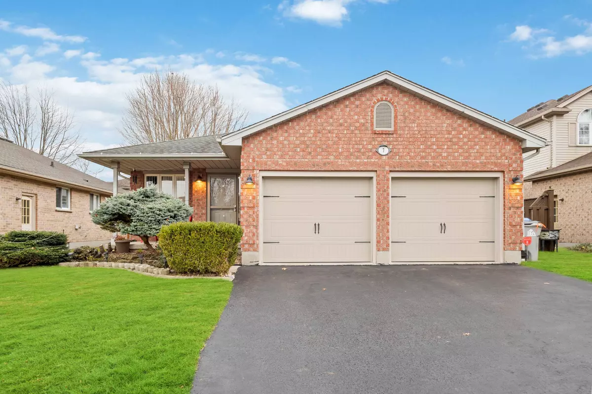 Strathroy-caradoc, ON N7G 4C1,7 Juniper CRES