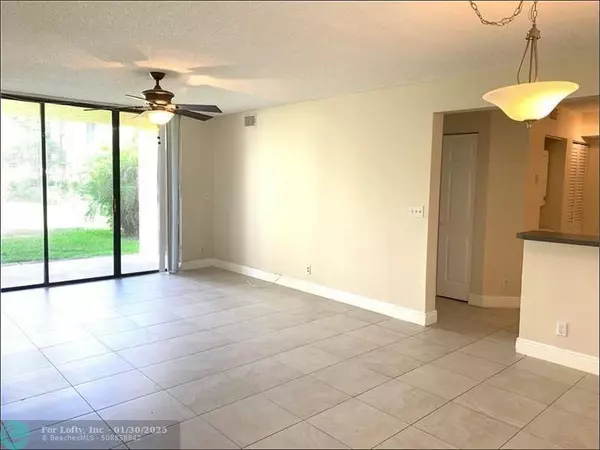 Coral Springs, FL 33067,5621 Riverside Dr  #102