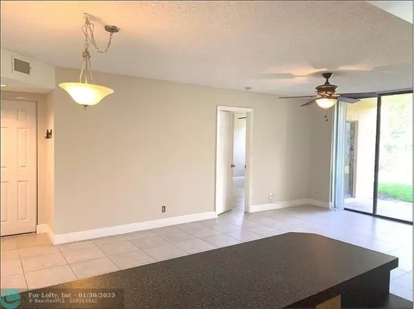 Coral Springs, FL 33067,5621 Riverside Dr  #102