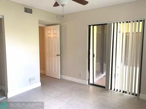 Coral Springs, FL 33067,5621 Riverside Dr  #102