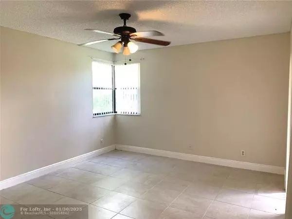 Coral Springs, FL 33067,5621 Riverside Dr  #102