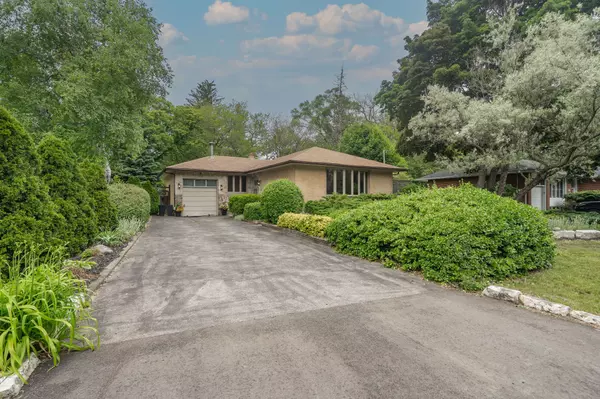 1553 Wembury RD, Mississauga, ON L5J 2L8