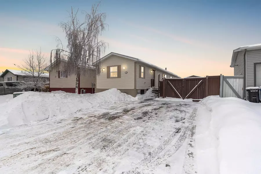 144 Mitchell DR, Fort Mcmurray, AB T9K 2P1