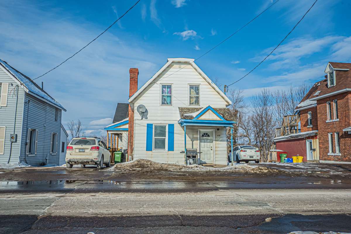 Renfrew, ON K8A 5P1,475 Pembroke ST W