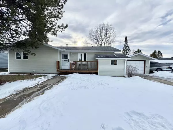 611 4 AVE, Fox Creek, AB T0H 1P0