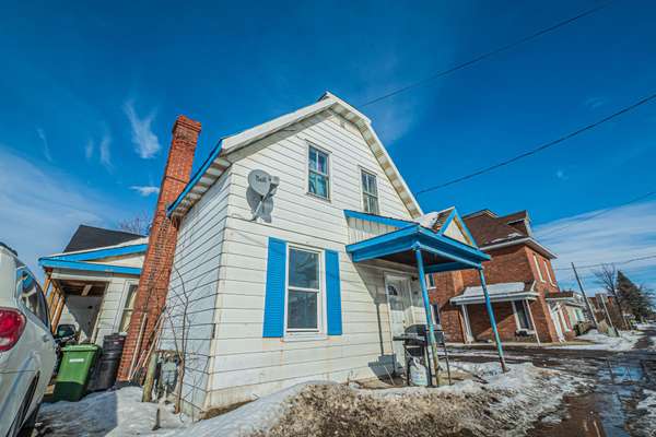 Renfrew, ON K8A 5P1,475 Pembroke ST W