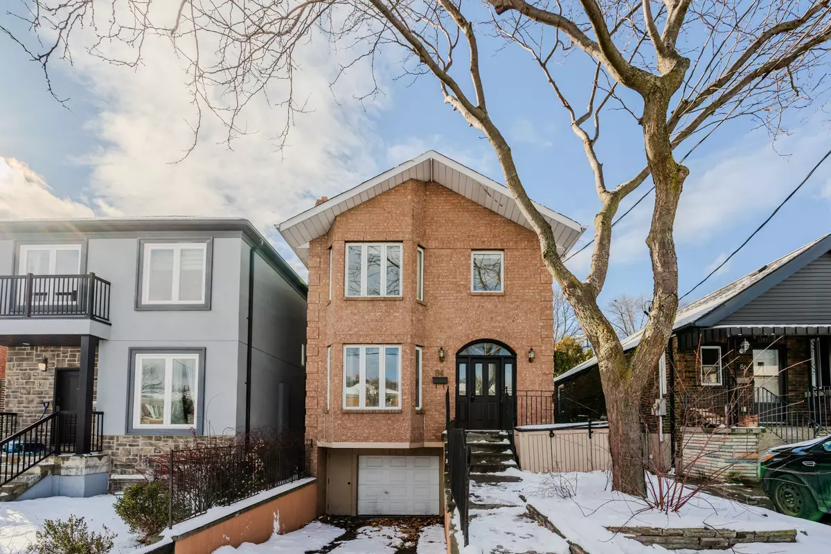 Toronto E01, ON M4L 2T5,84 Glenside AVE