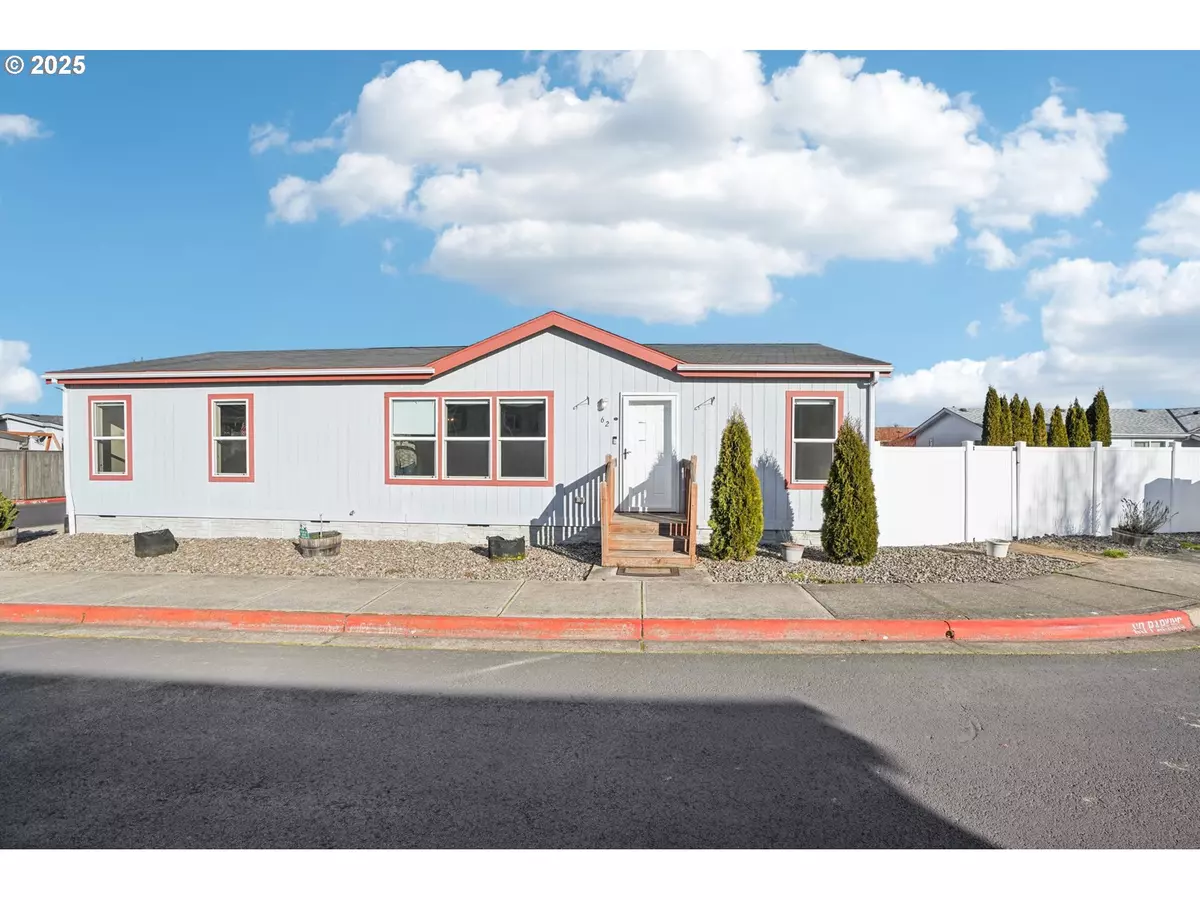 Silverton, OR 97381,1015 OAK ST #62