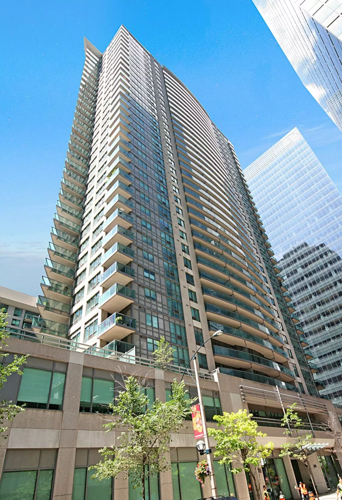 Toronto, ON M5J 3A4,30 Grand Trunk CRES #1009