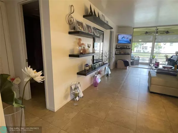 Sunrise, FL 33322,8345 Sunrise Lakes Blvd  #211