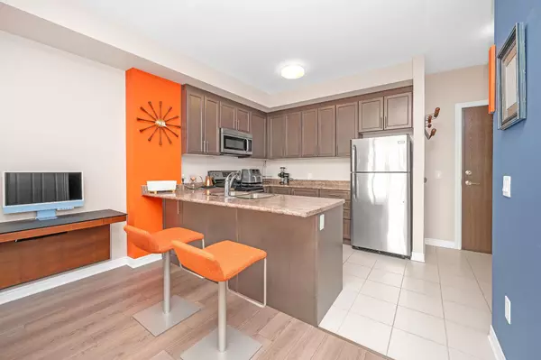 Oakville, ON L6H 0K3,216 Oak Park BLVD #428