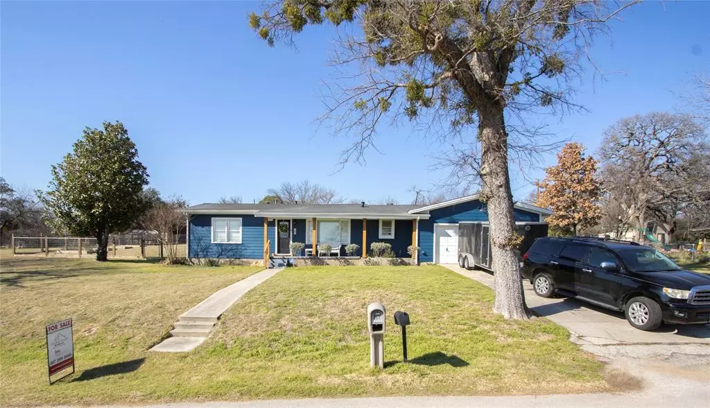 101 Lakewood Drive, Azle, TX 76020