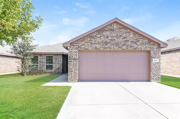 7657 Rainbow Creek Drive, Fort Worth, TX 76123