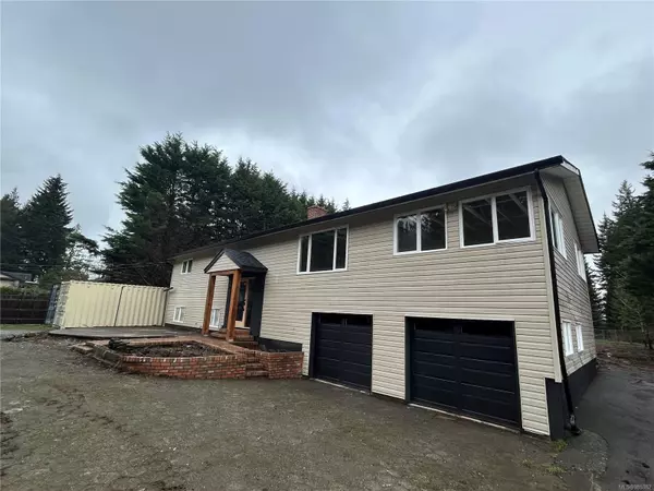 2052 Lannan Rd, Comox, BC V9M 3Z6