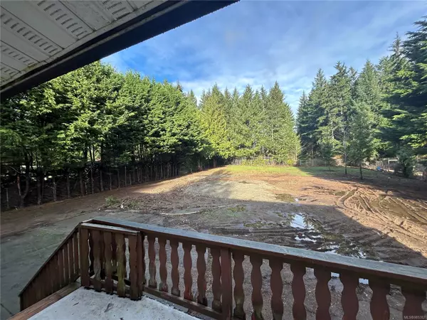 Comox, BC V9M 3Z6,2052 Lannan Rd