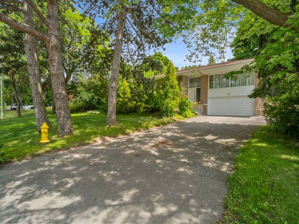 120 Laurentide DR, Toronto C13, ON M3A 3E5