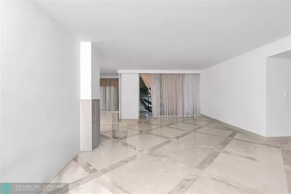 Hallandale Beach, FL 33009,1880 S Ocean Dr  #402